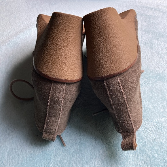 WHITE MOUNTAIN “LAMBERT” wedges/heels in great preowned condition size 9M - Picture 6 of 8